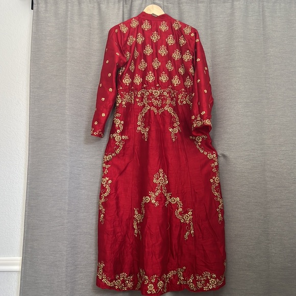 Beautiful red embroidered silk jacket with kundan work anarkali Bridal dress - Picture 7 of 14